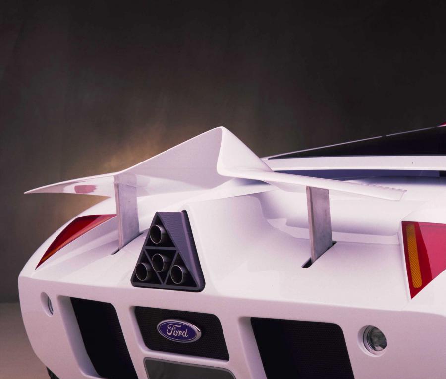 Детали экстерьера Ford GT90 Concept 1995 года  (фото 7 из 16)